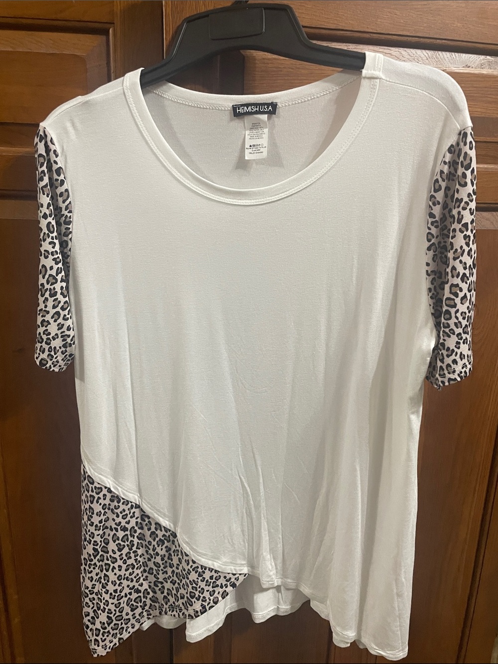 HEIMISH USA White Short Sleeve Top W Leopard Accents NWOT Sz. 1X very clean